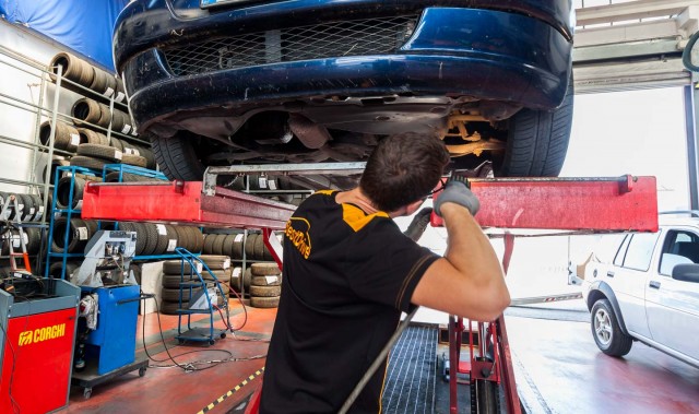 Sei in partenza per le vacanze? Ecco alcuni consigli per un check-up completo della tua auto